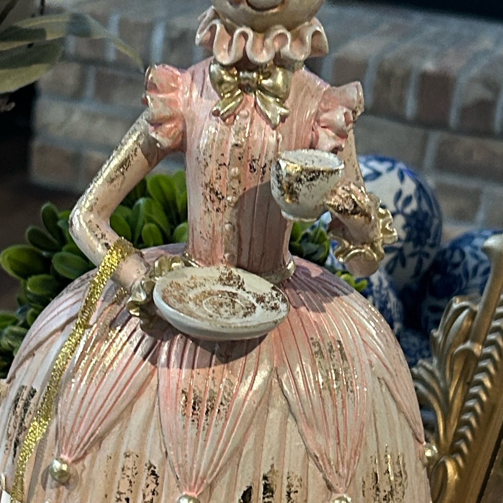 NEW! Vintage Inspired Alice in Wonderland Tea Party Bunny Rabbit Figurine - Picture 4 of 12